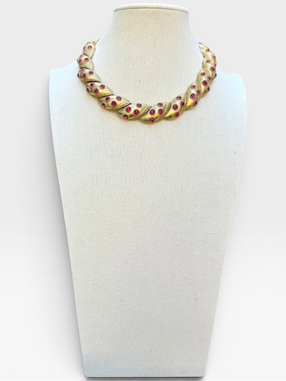 LISNER Rare Vintage Demi Parure Magenta Crystal Necklace & Clip Earring Set - Picture 4 of 15